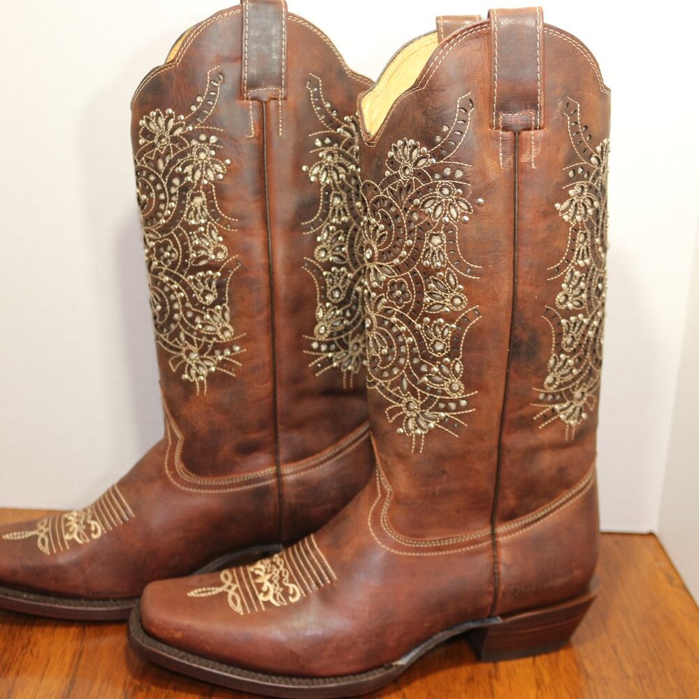 Gold Edition Innovation Boots w/rhinestones Sz:9/9.5 Retail:$280 Asking:$125 NIB